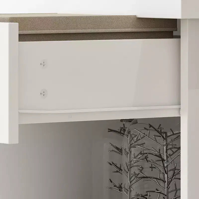 Vetrina alta bianca con ripiani decorativi e cassetto