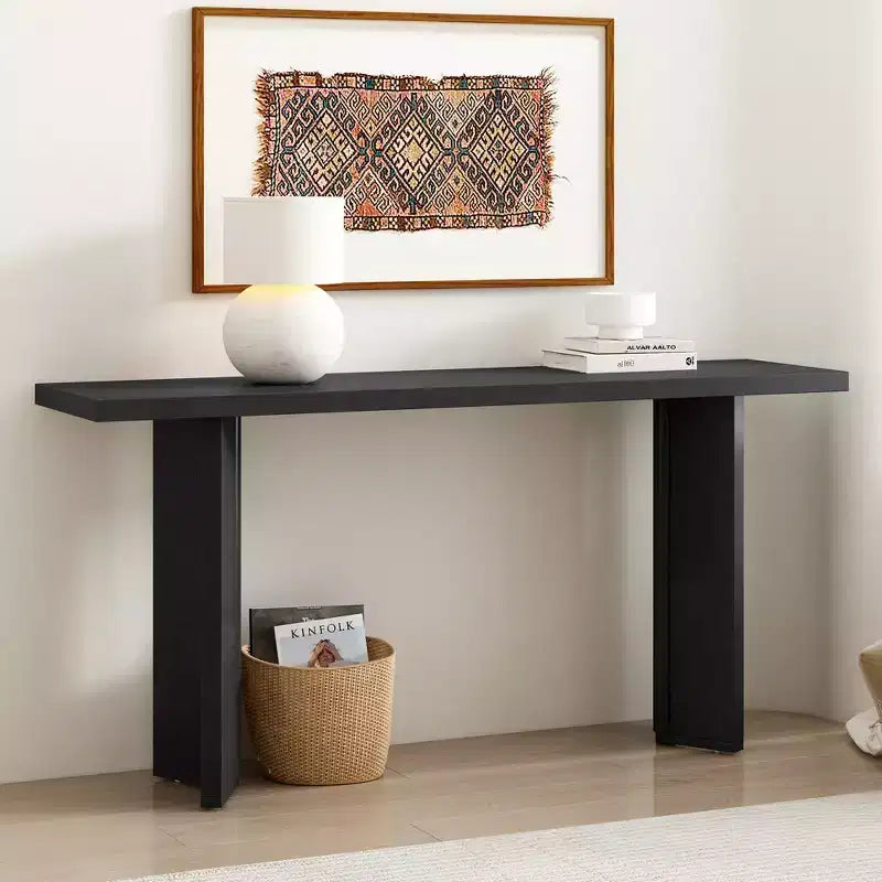 Consolle da fattoria minimalista in legno con gambe geometriche