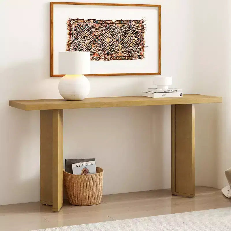 Consolle da fattoria minimalista in legno con gambe geometriche