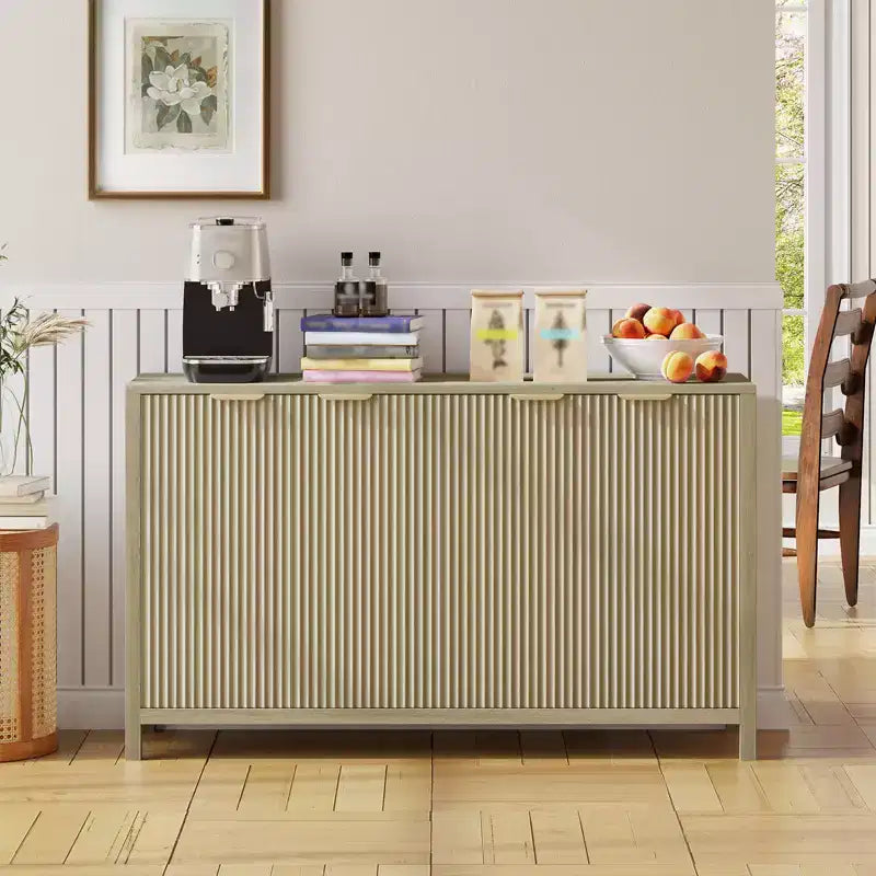 Credenza moderna scanalata da 55" con 4 ante e ripiano regolabile