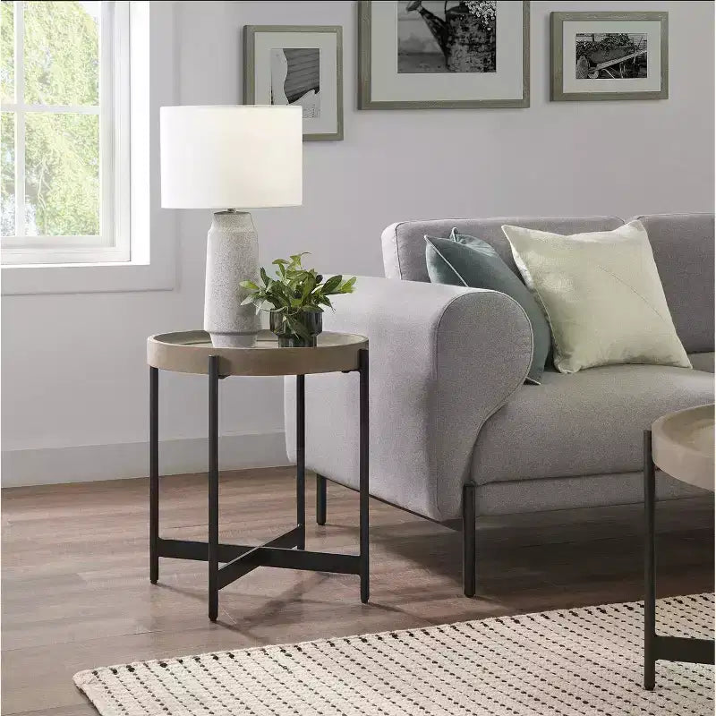 Tavolino rotondo 20" in legno con rivestimento in cemento Grigio cemento -  Furniture: piano chic a vassoio, robusto telaio a X