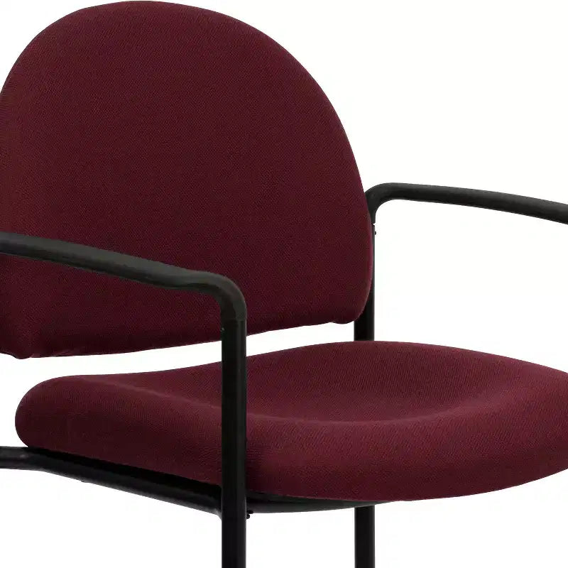 Sedia da ricevimento laterale impilabile in acciaio Comfort con braccioli