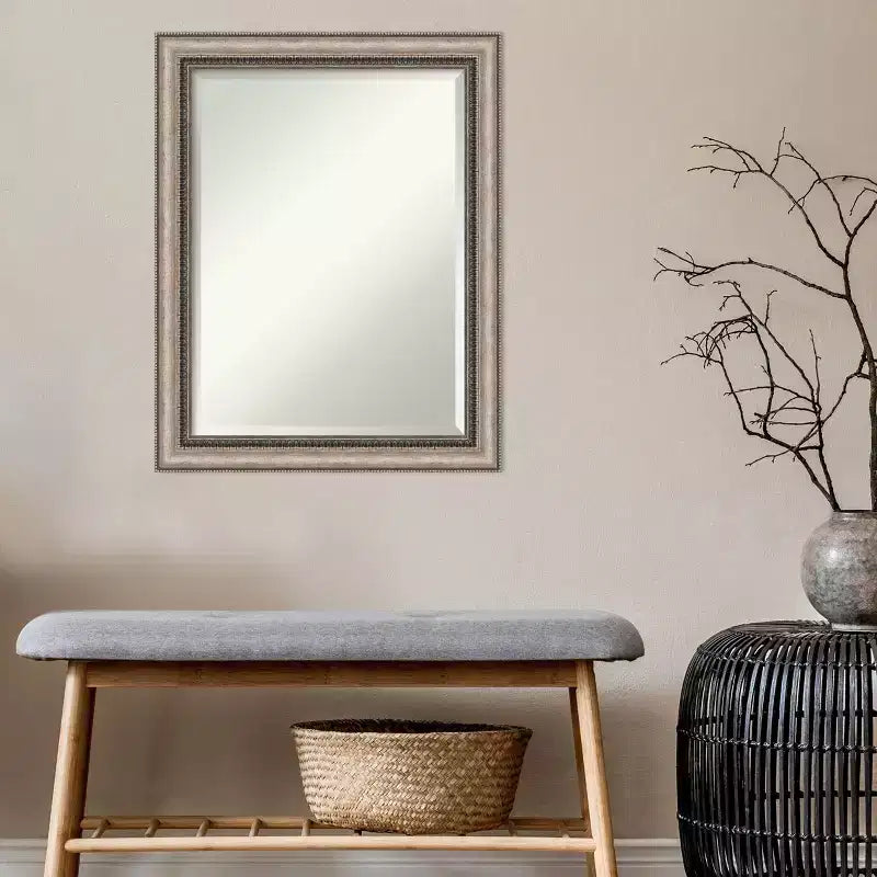 Specchio da parete per bagno con cornice in argento decorata