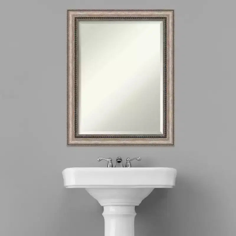 Specchio da parete per bagno con cornice in argento decorata